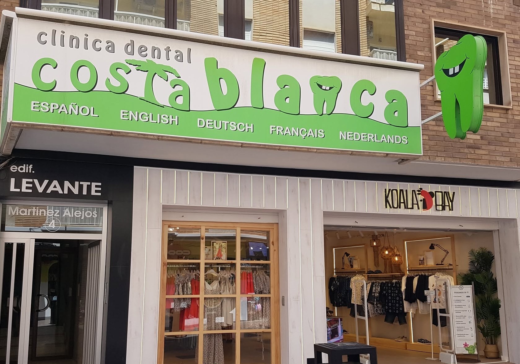 Fachada de Clínica Dental Costa Blanca en Benidorm